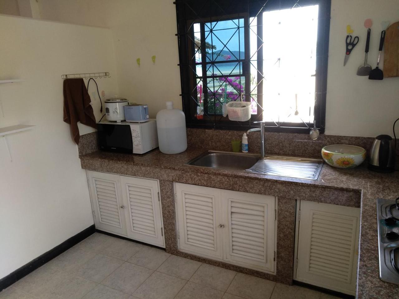 Вилла Right On The Beach House Taling Ngam  Экстерьер фото